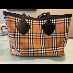 Burberry over the shoulder reversible tote bag